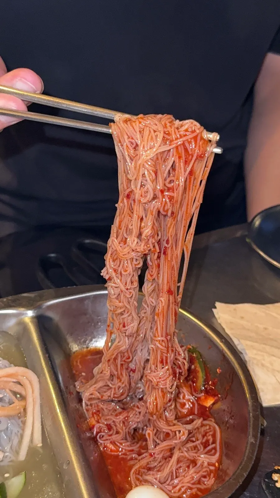 반은 물냉 반은 비냉인 반반냉면