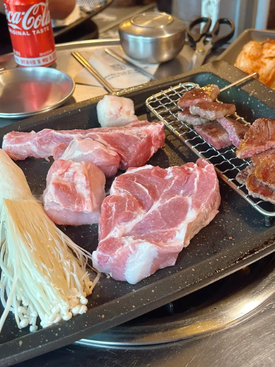 Today's hanwoo grilling with potatoes and mushrooms on the grill