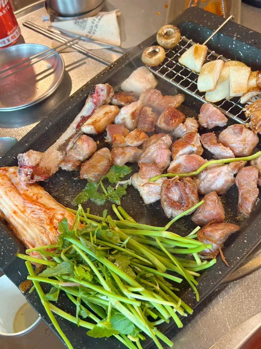 Thickly grilled pork neck and galbisal