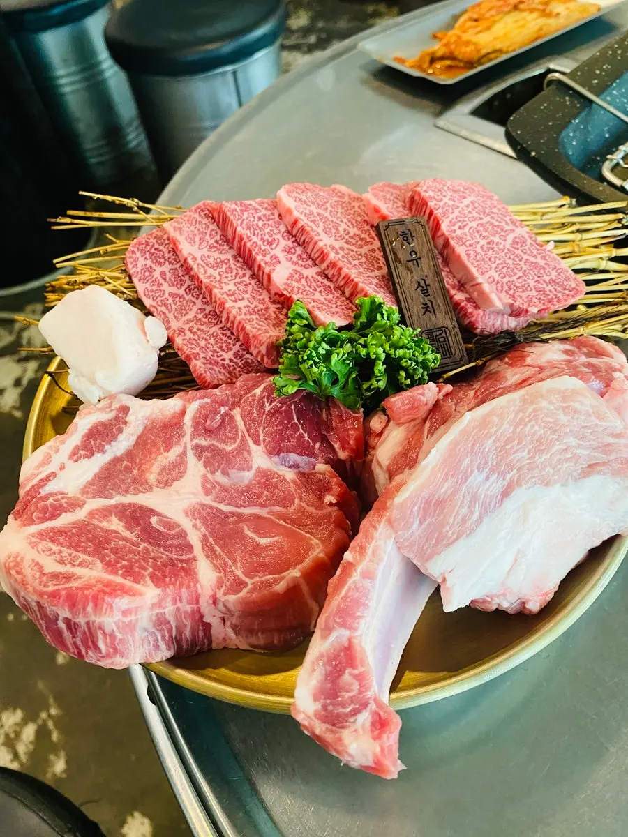 한우 한돈 2인 3인 세트 메뉴판