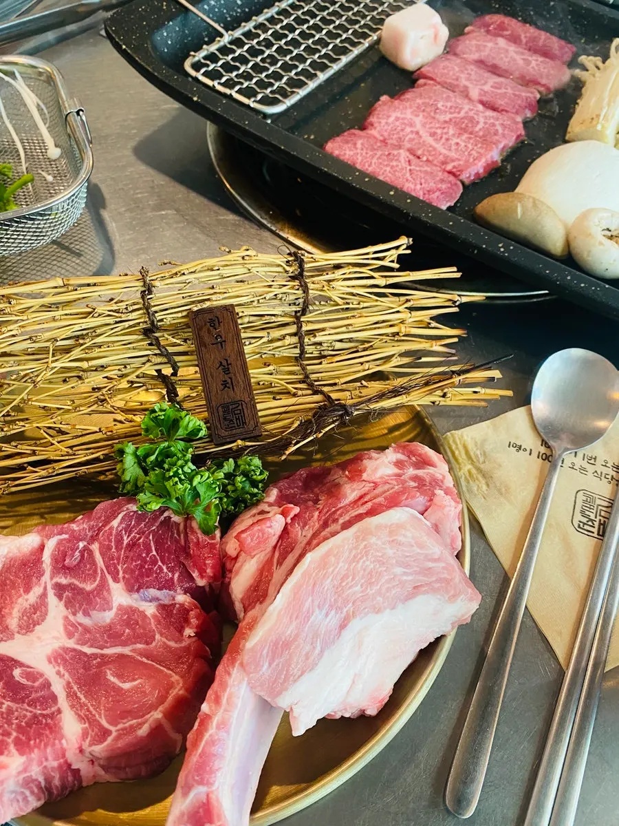 마블링이 선명한 오늘의 한우 살치살