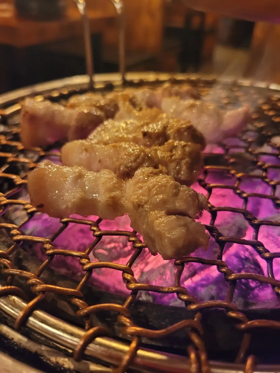 노릇하게 구워진 오겹살