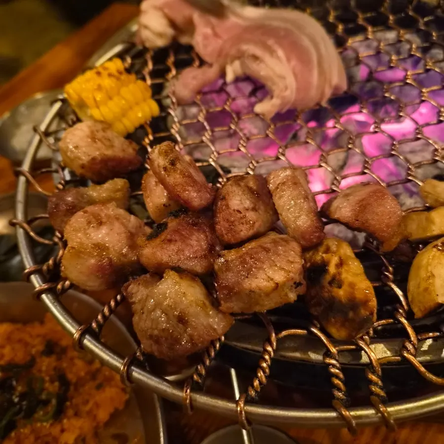 Raw galbisal grilling on the pan