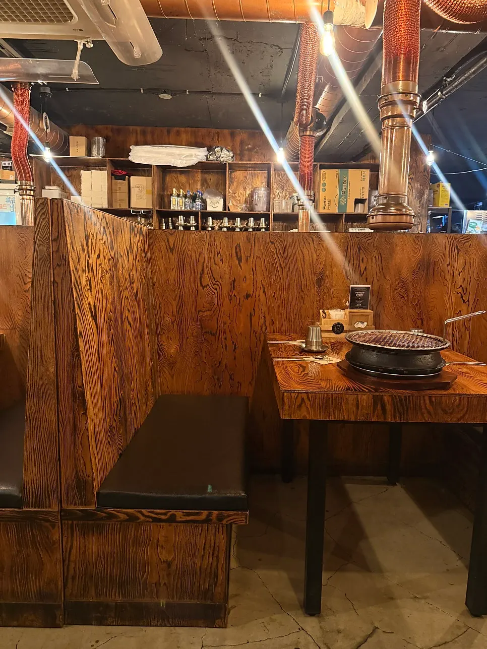 Wood-toned interior of Gogikkun Gim Chunbae Hongdae Main Branch dining hall