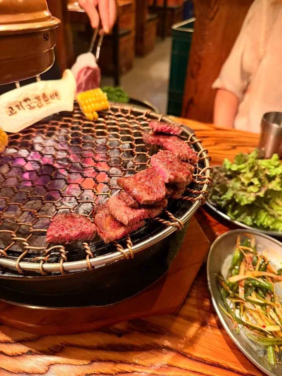 직원이 구워준 투뿔한우 구이
