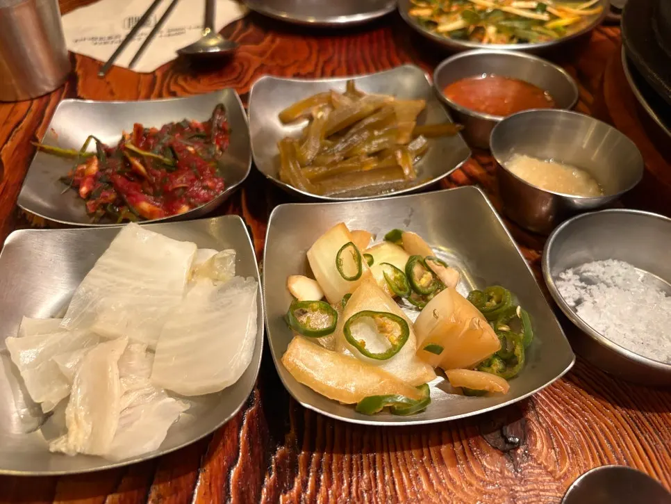 여러 부위가 함께 올라간 불판