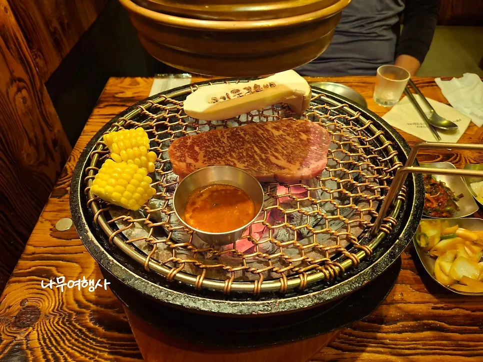 Recommended Set with hanwoo, pork neck, pork belly and mushrooms