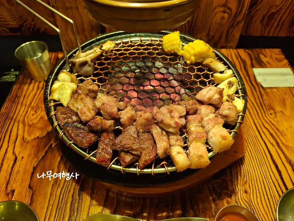 Grilled pork neck cut into pieces with scissors