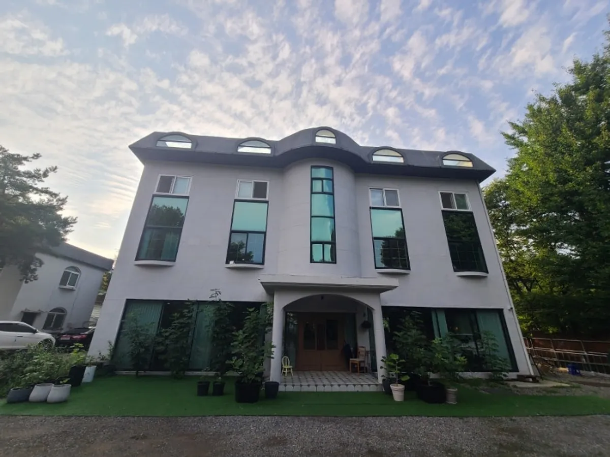Mansion-like exterior of Pig Mie-eul in Gogi-ri