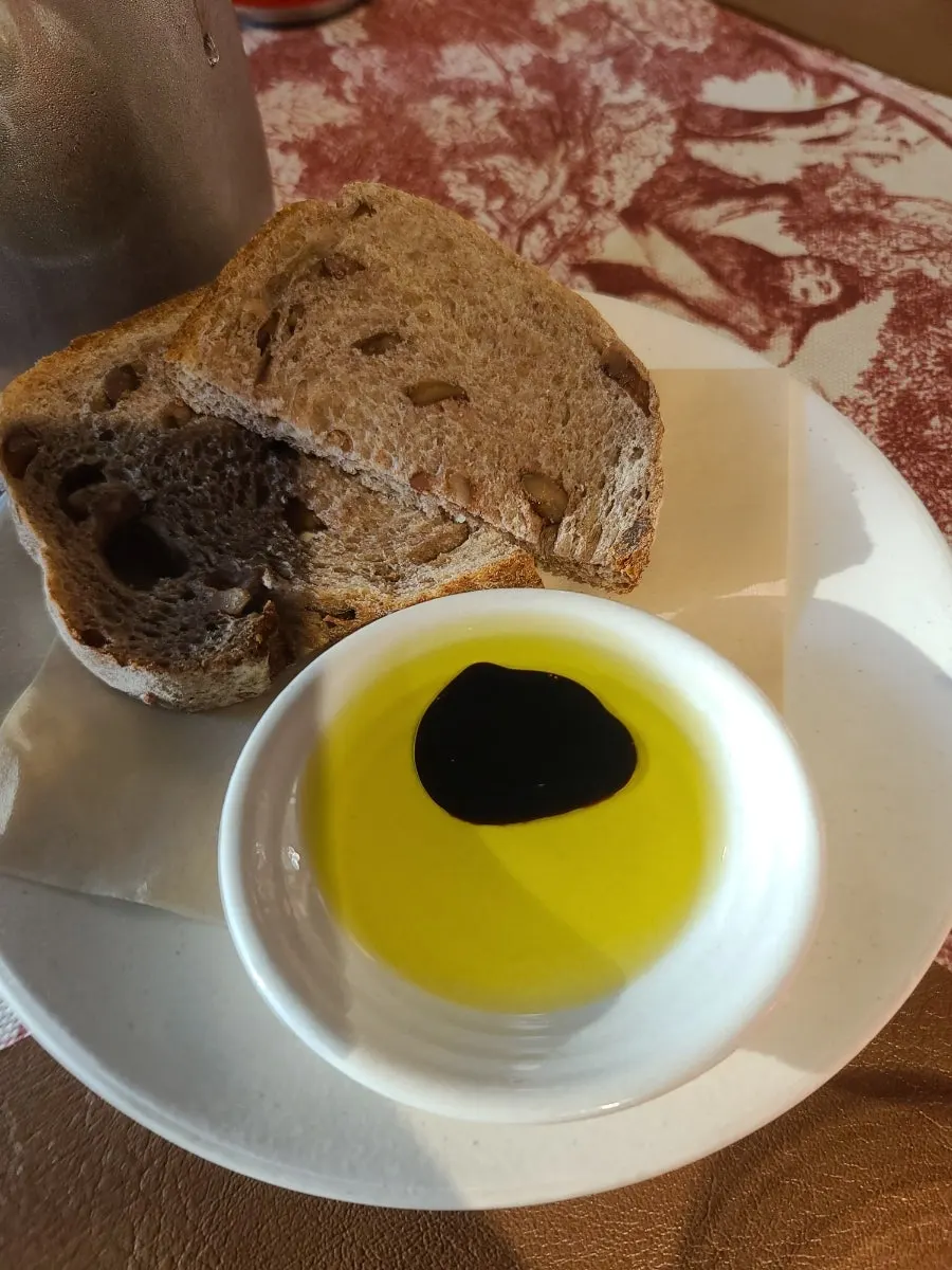 Pre-meal bread served with olive oil