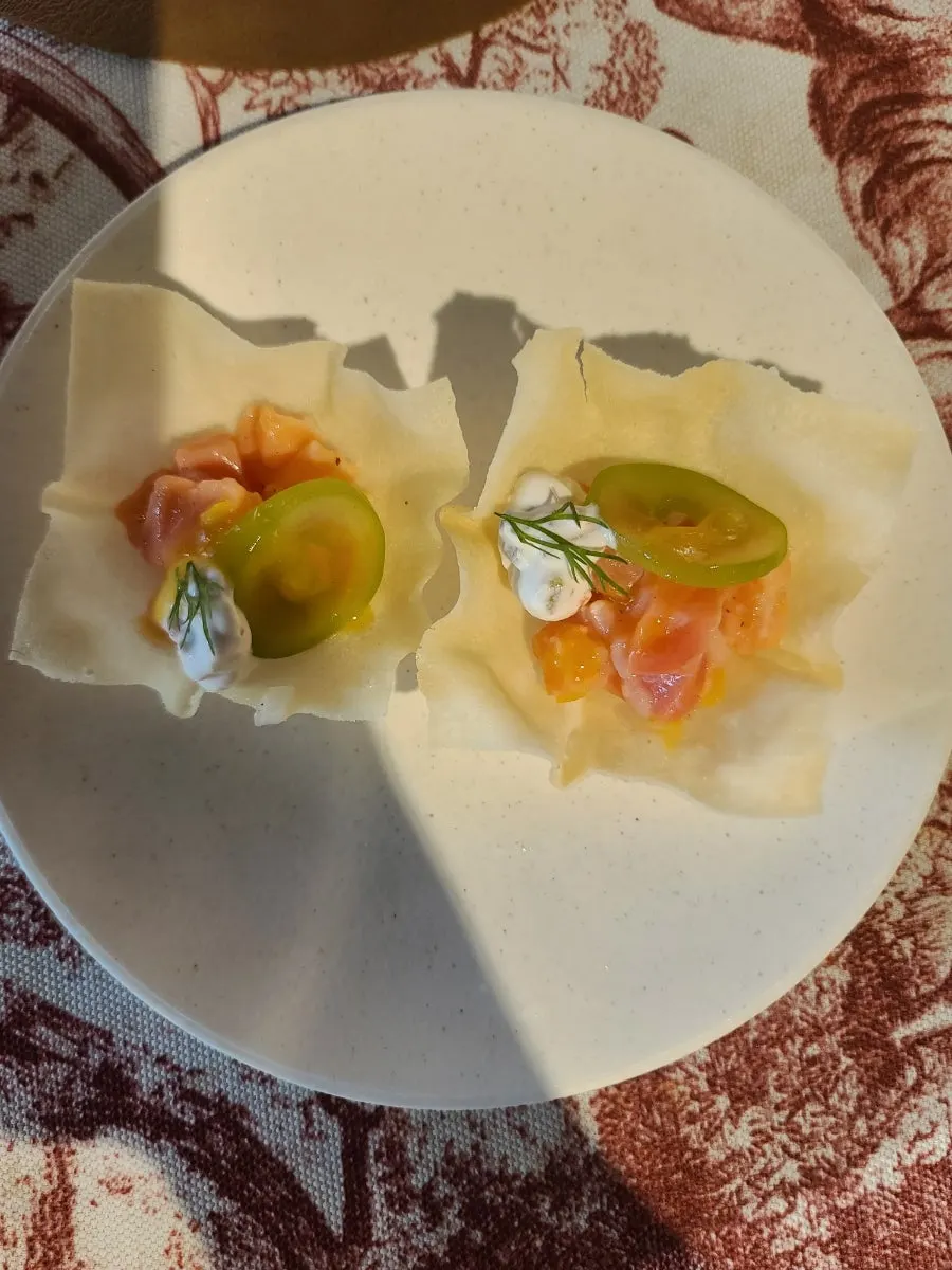 Complimentary bite-sized dish served as a starter
