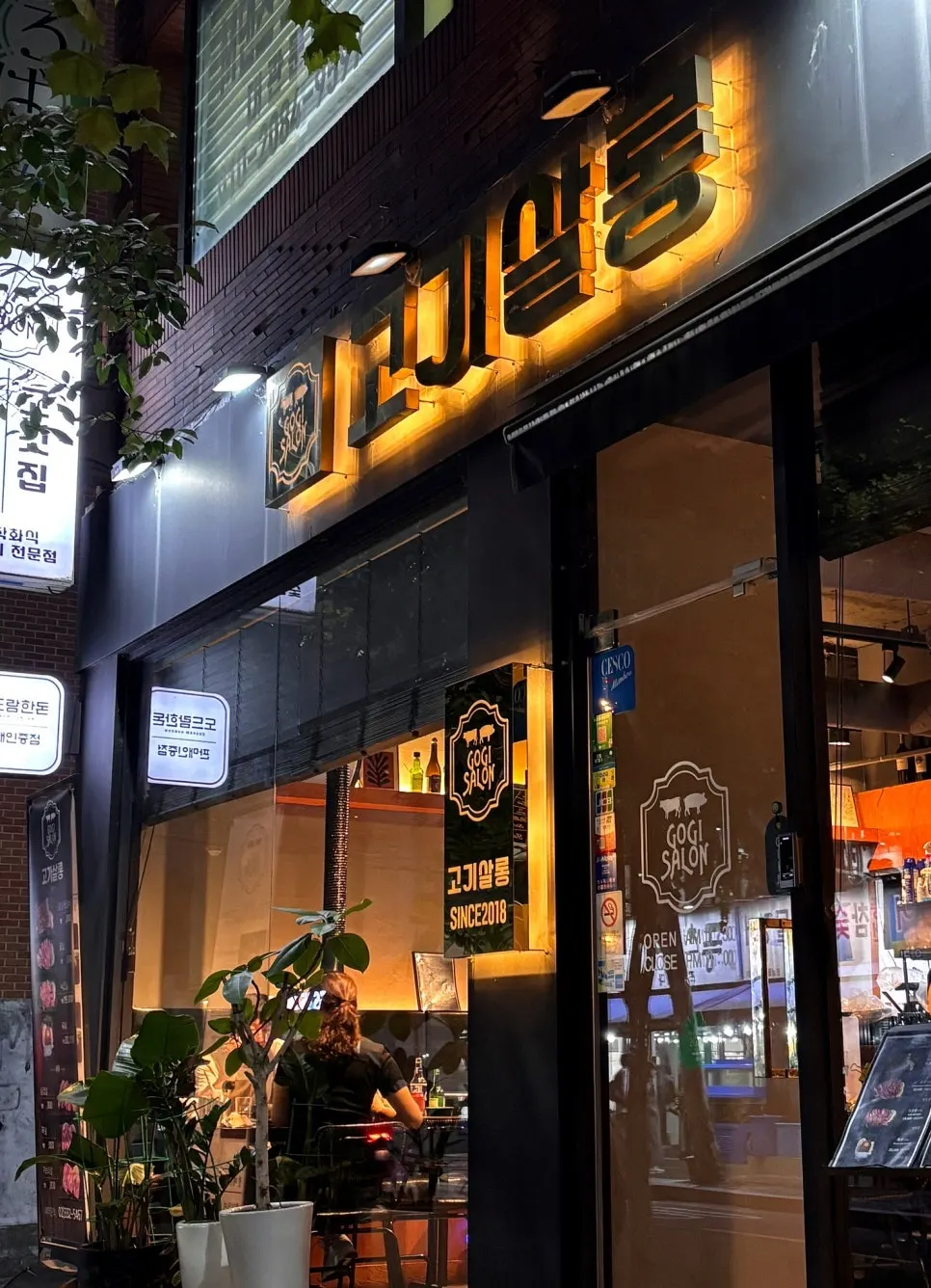Main image of Gogi Salon near Hongik University Station
