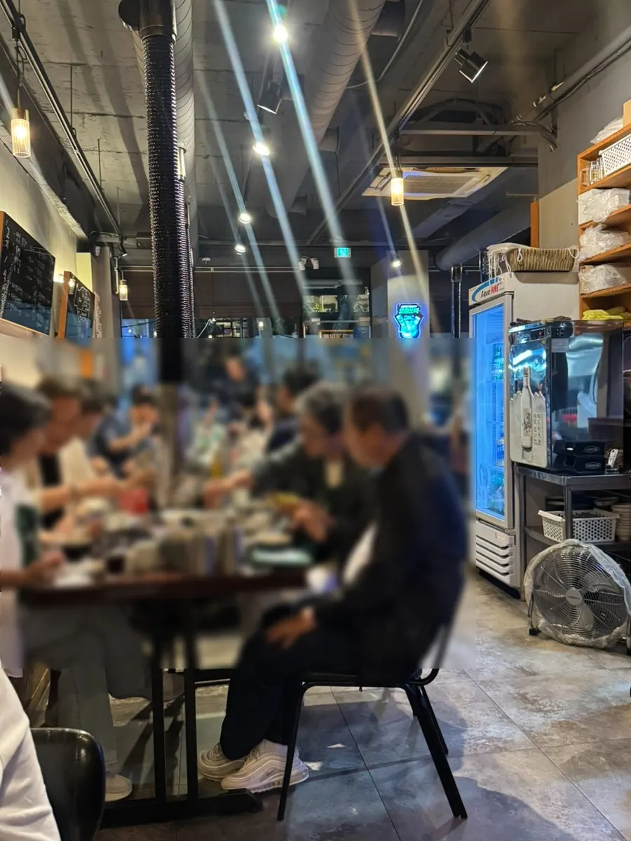 저녁 7시 고기살롱 홍대점 외관