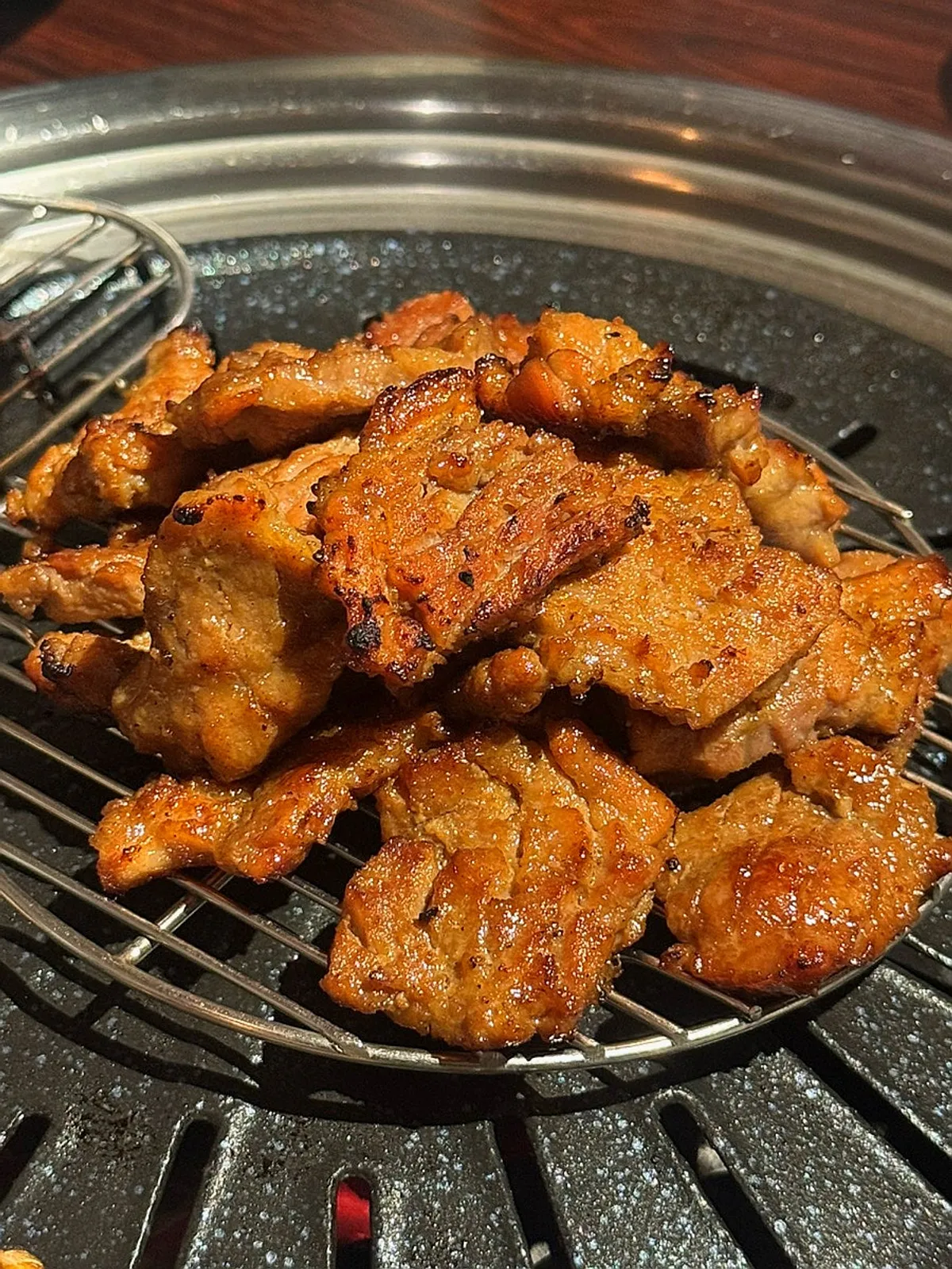 완벽하게 익은 돼지갈비 1인분