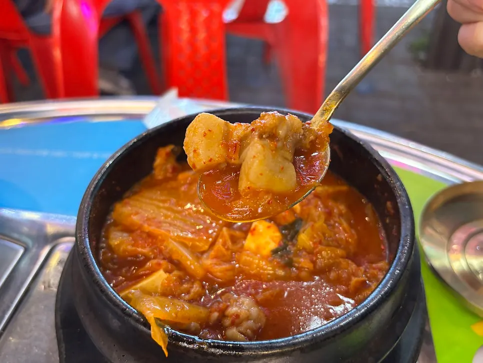 김치찌개와 공깃밥으로 마무리한 식사