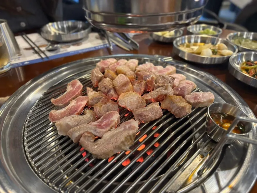 Galbisal, pork neck and pork belly arranged by cut in the Assorted A set