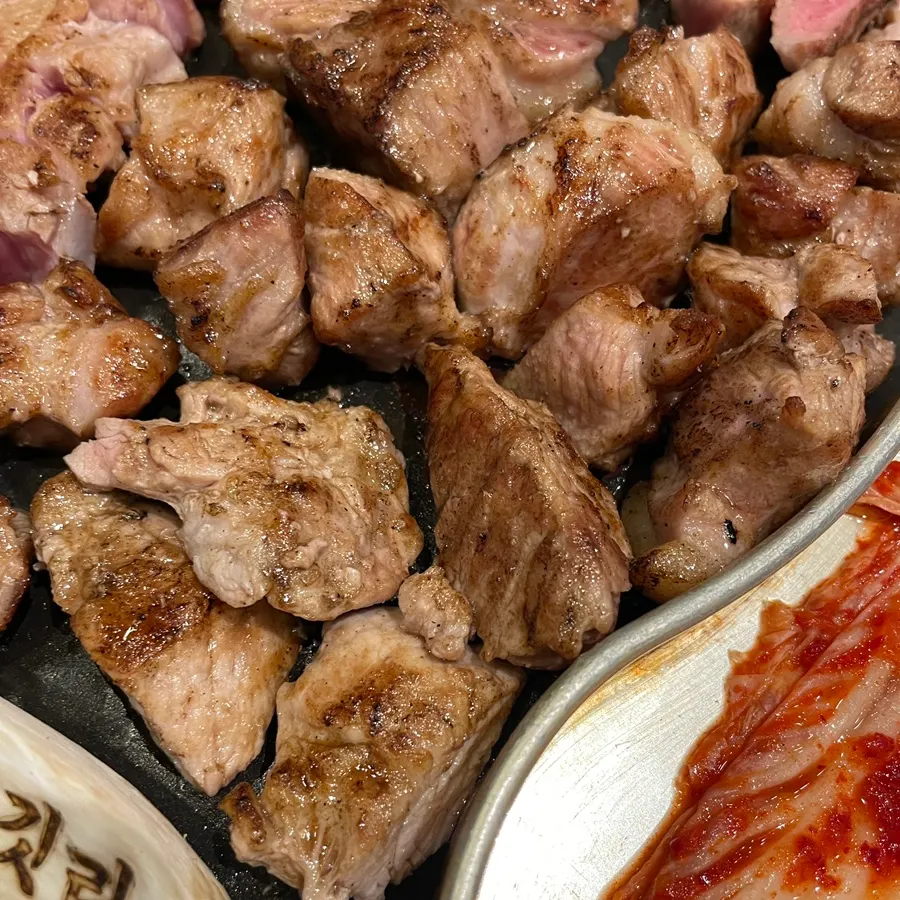 다 익혀 나온 고깃리88번지 초벌 목살