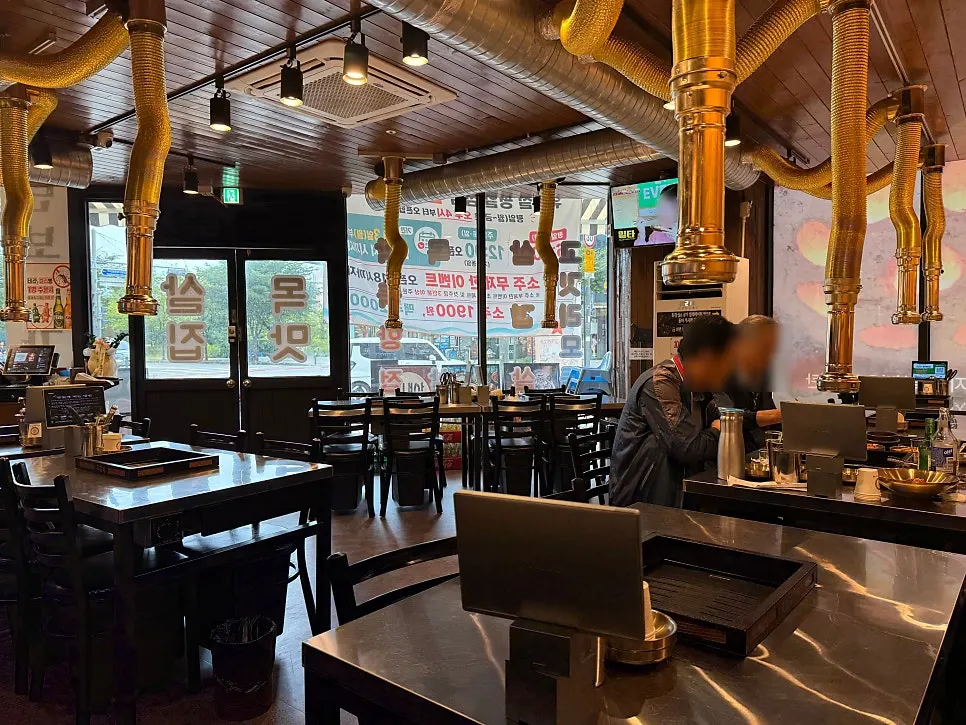 Relaxed interior seating on a weekday afternoon