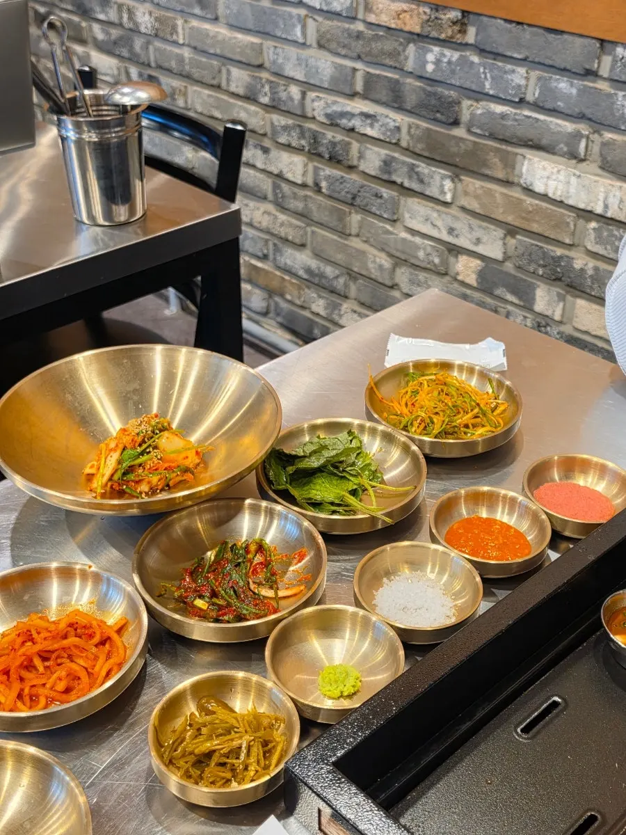 연탄불향이 배인 삼겹살 한 점