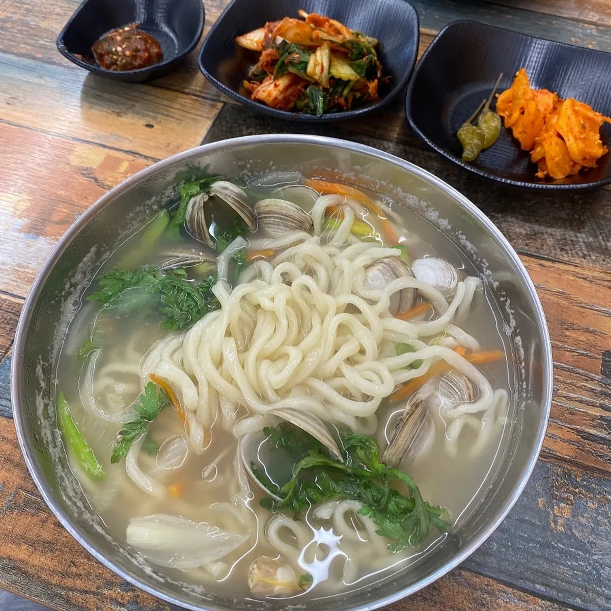 Main image of Gogo Kalguksu in Maetan-dong, Suwon