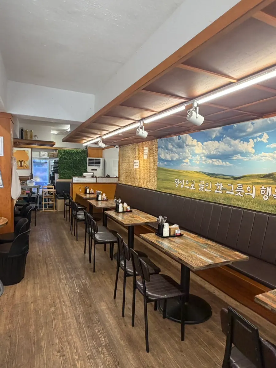 Inside view of Gogo Kalguksu restaurant