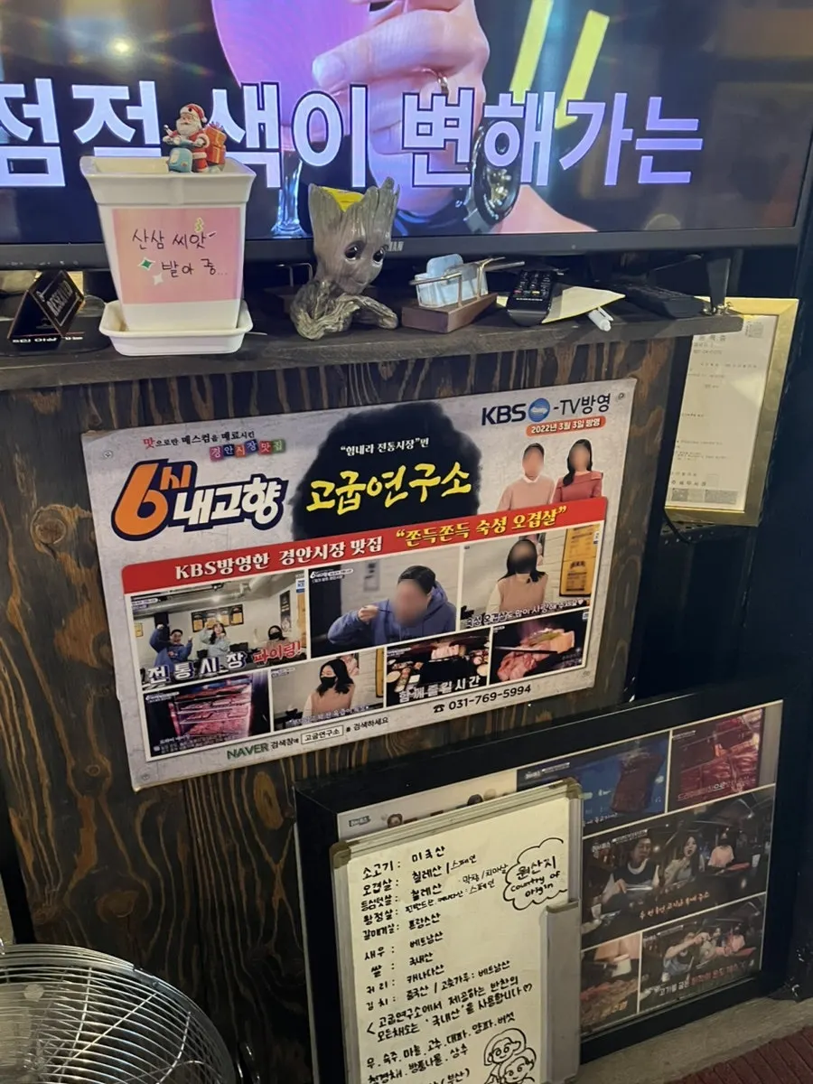 공간이 분리된 매장 안쪽 좌석