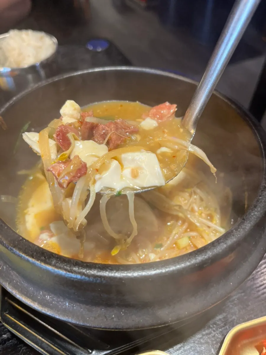 함께 구운 버섯 양파 아스파라거스 가지
