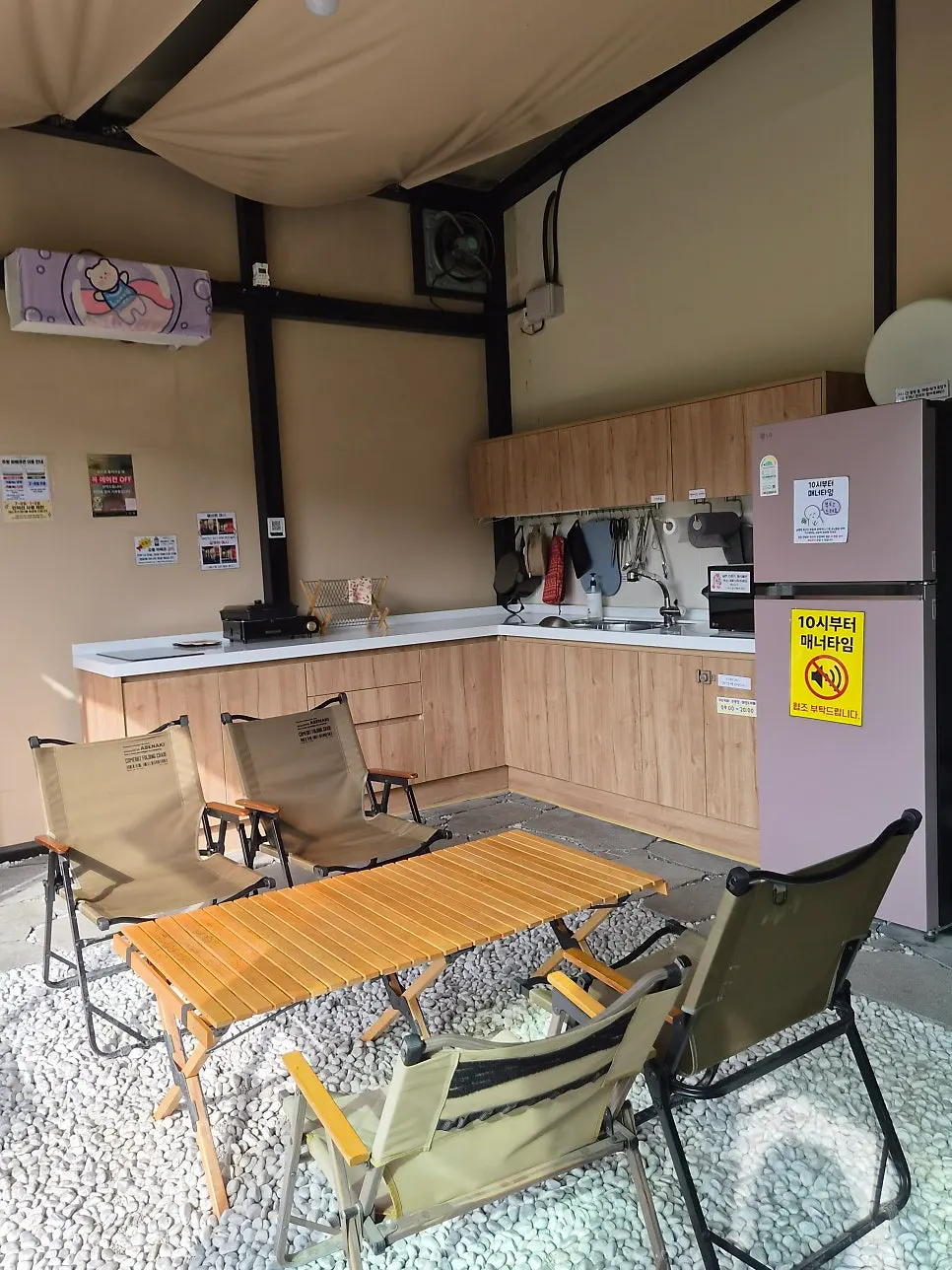 Glass-enclosed private barbecue area in front of Cabin A