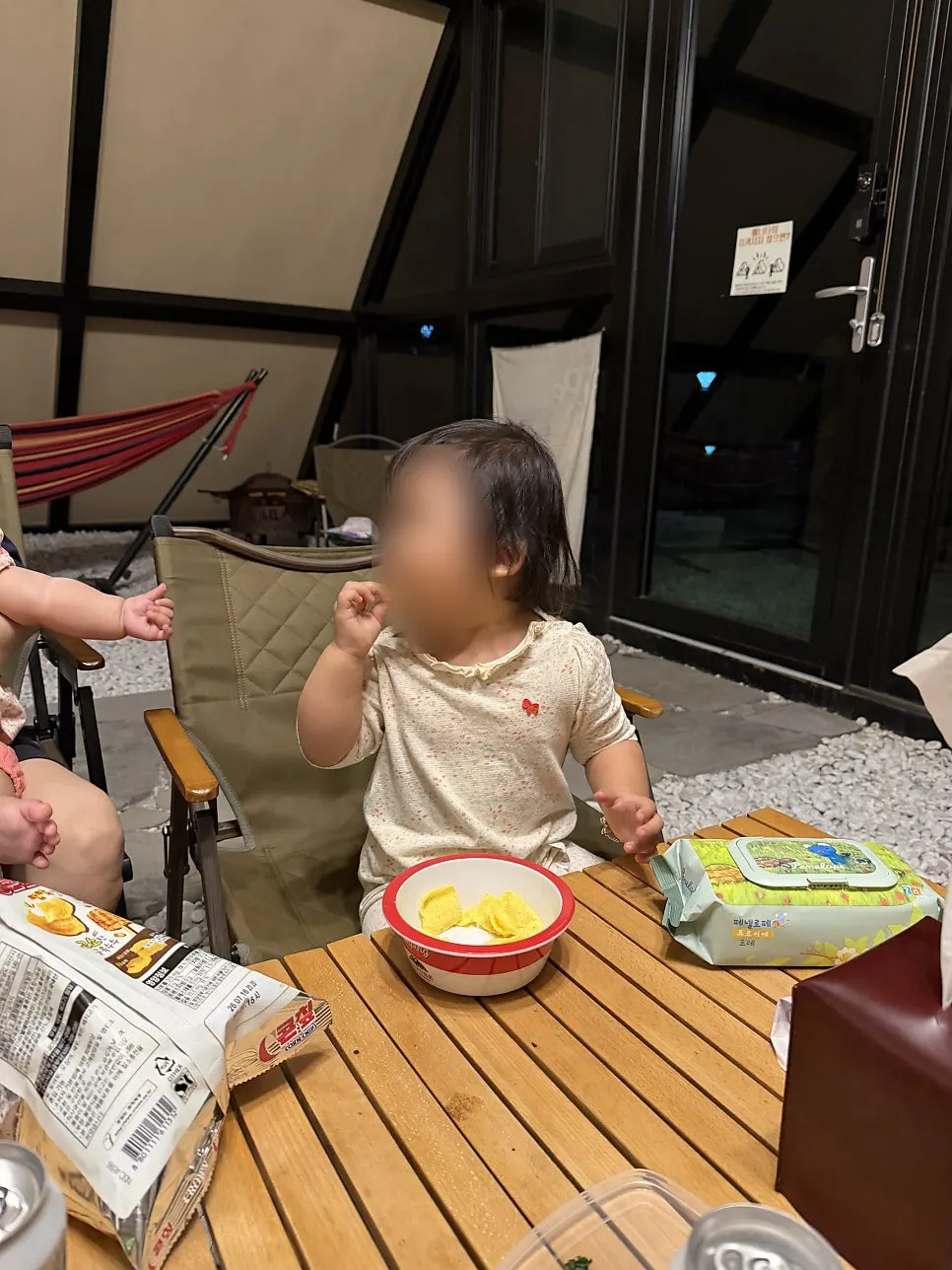 テラスのキャンプ用バーナーバーベキュー