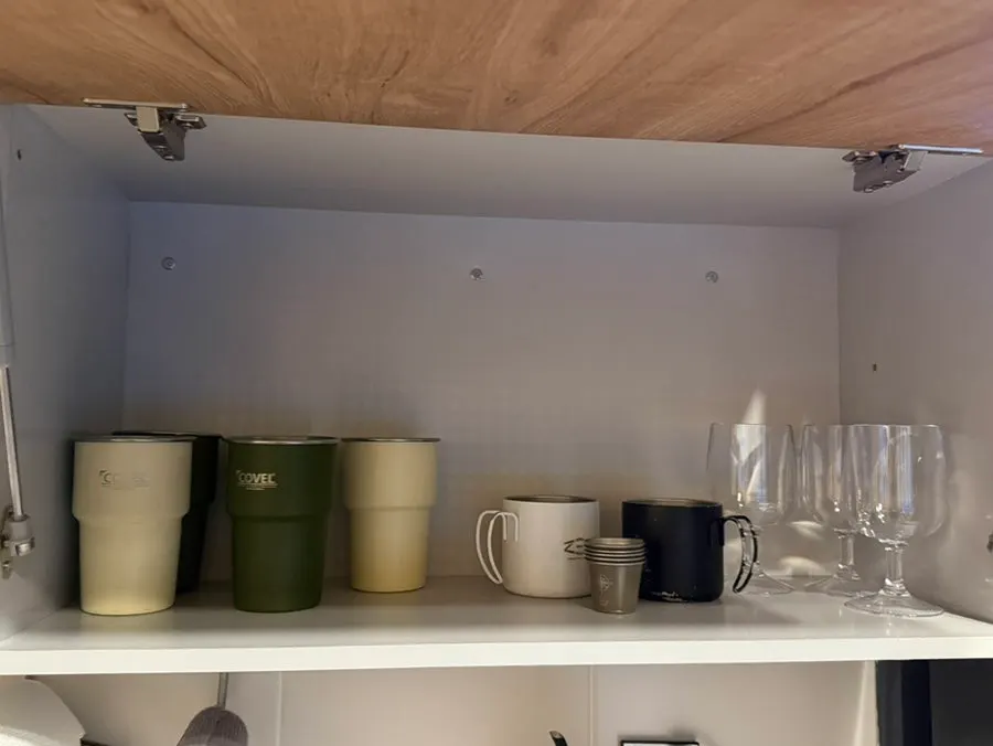 Cookware and dishes provided in the kitchen