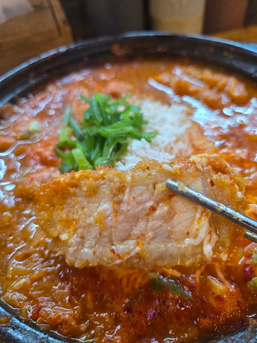 치즈가 늘어나는 김치치즈나베 돈카츠