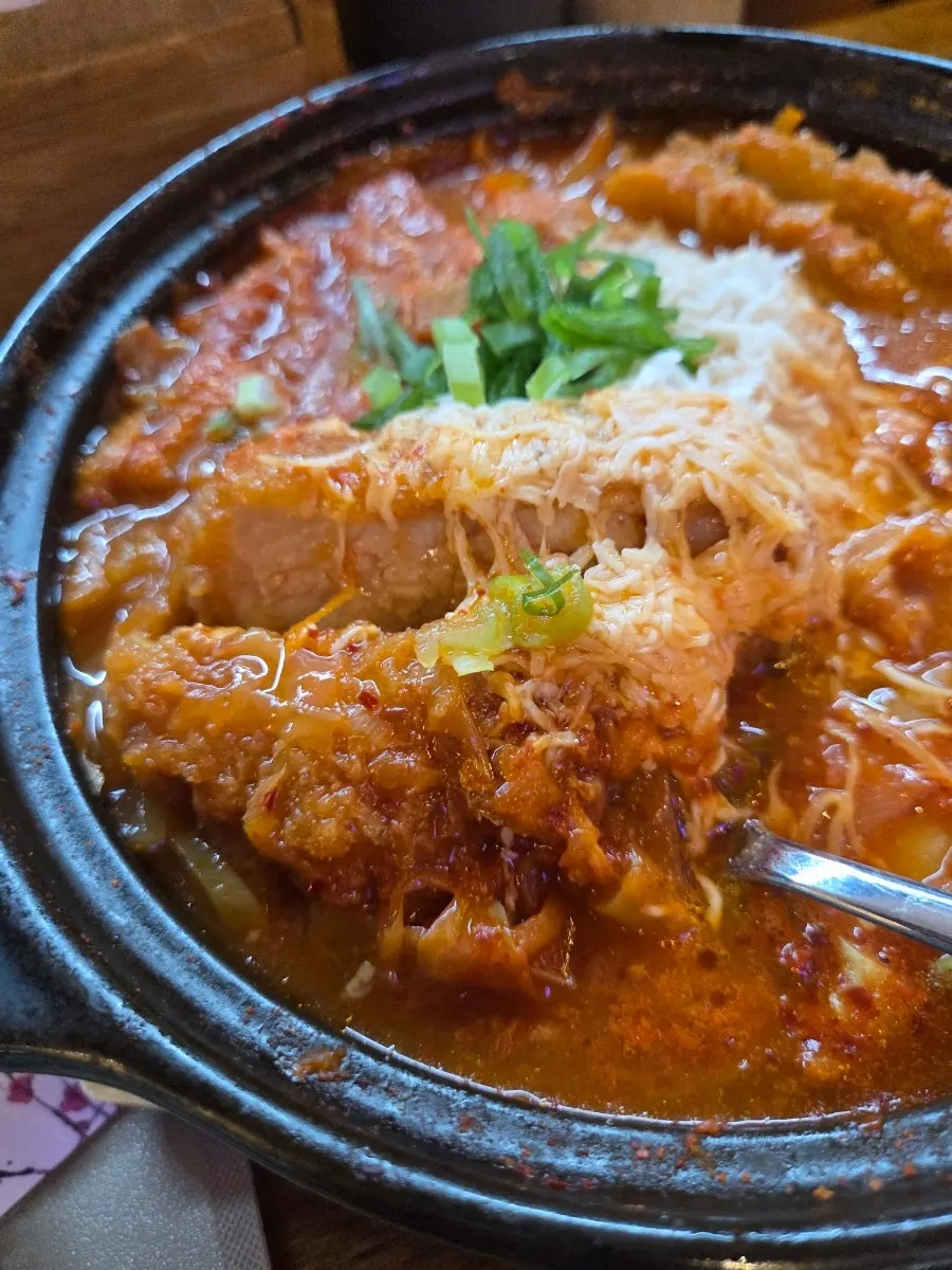 식사 마무리 단계의 고호비카츠 테이블