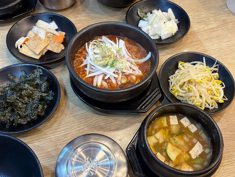 ご飯に添えたソガルビチムのタレ