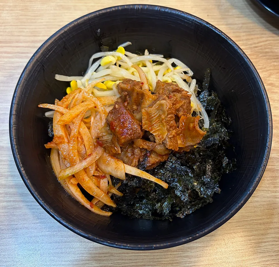 ソガルビチムと一緒に出された味噌チゲ