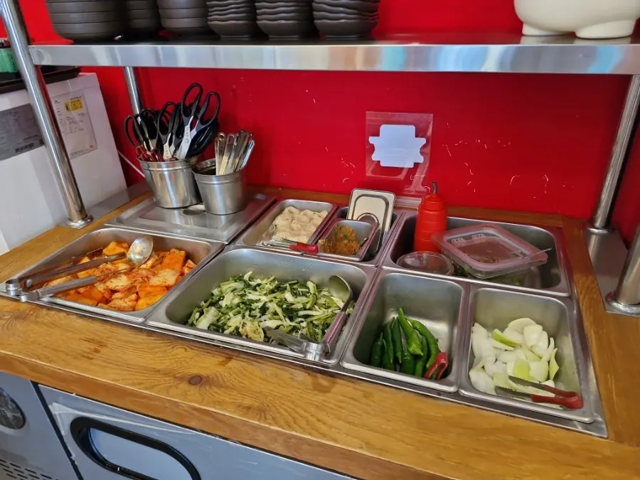 Clean, tidy dining seats at Gohyangok Spicy Sundaeguk