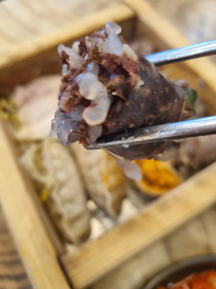 순 순대국 국물과 건더기 근접 컷