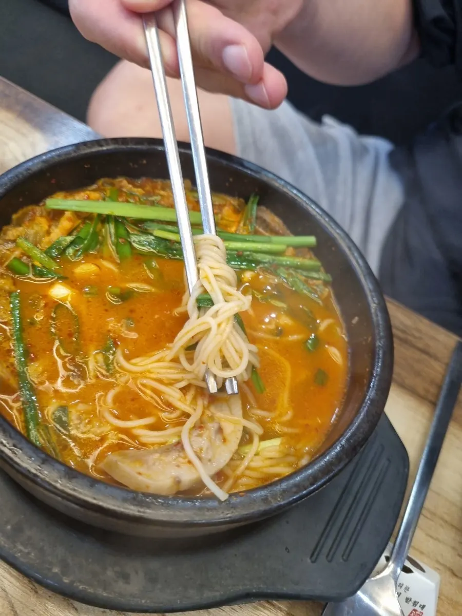 편백모듬의 김치전병과 순대 근접 컷