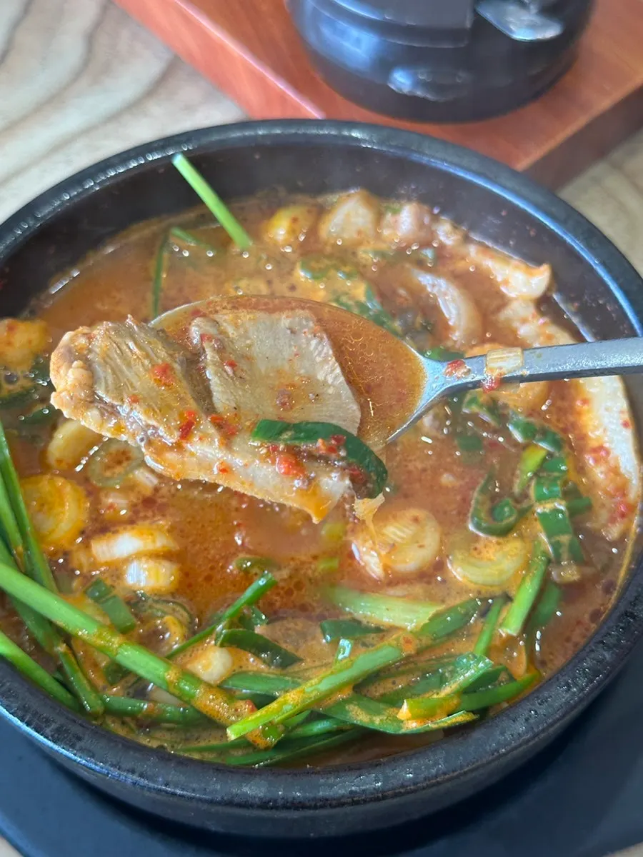 고기만 주문한 얼큰 순댓국