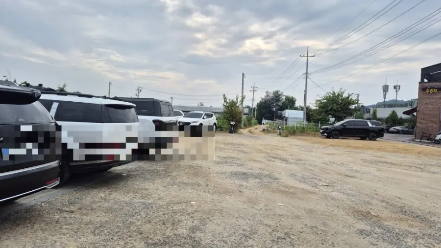 Parking space in front of the restaurant