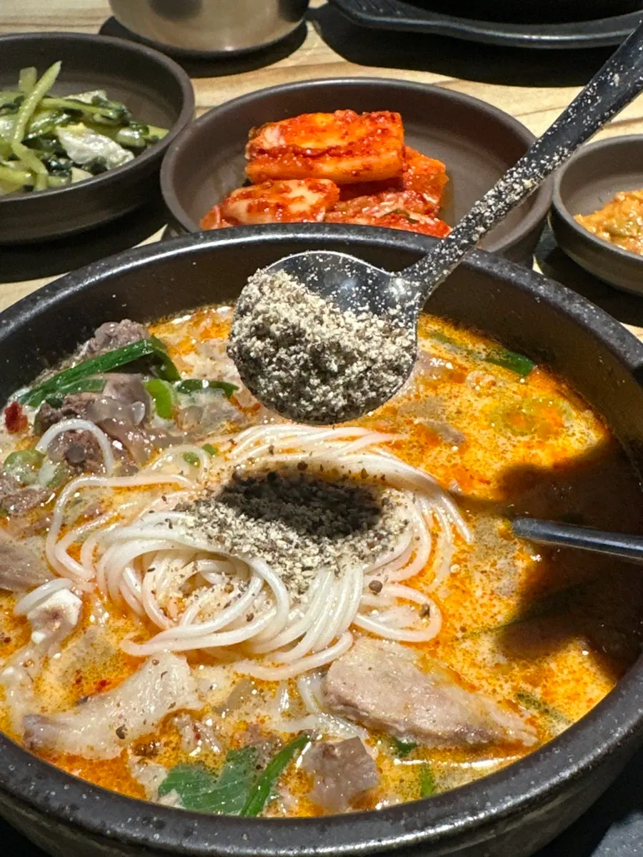 소면을 넣은 순대국