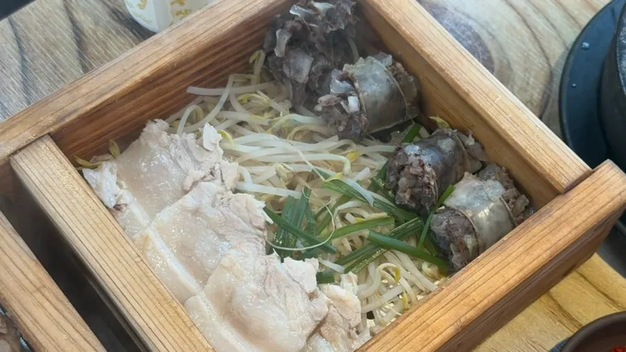 Hinoki platter with bean sprouts and vegetables underneath