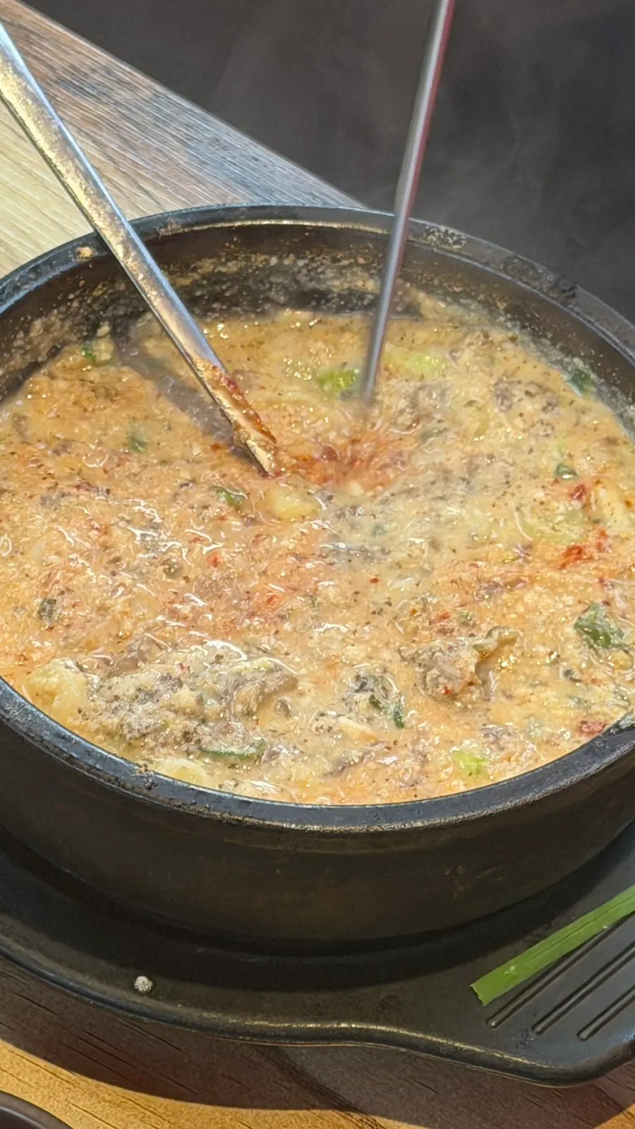 Creamy, nutty broth of the soybean-dregs sundae soup