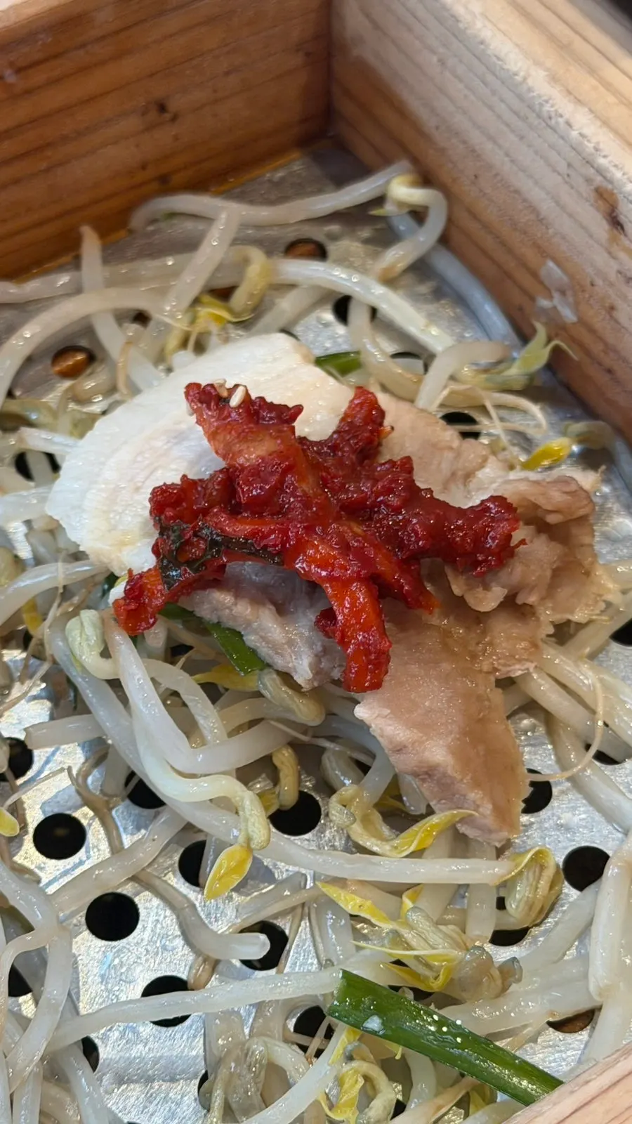 A plate of hinoki platter that's easy to share with kids