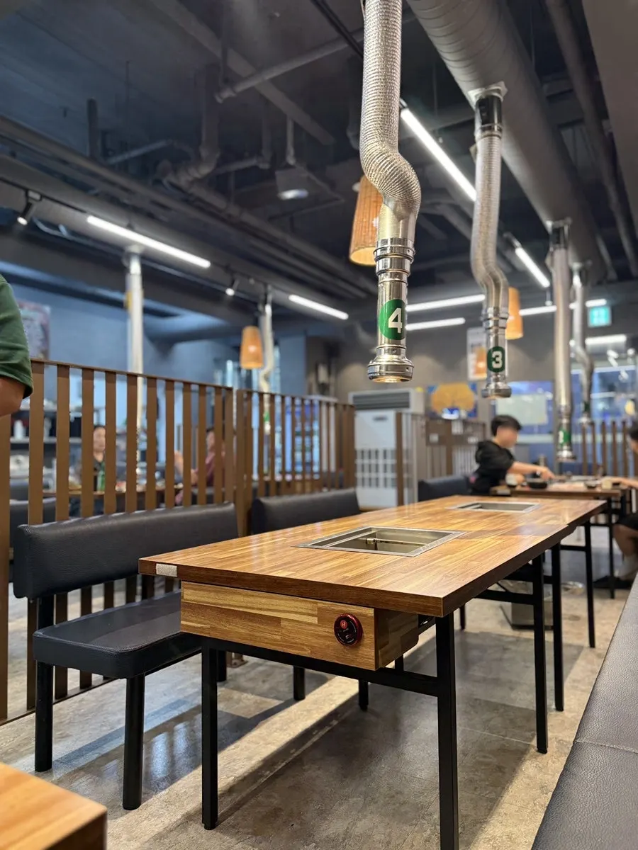 Spacious, comfortable interior of Songnim Bok Jangeo Ansan City Hall branch