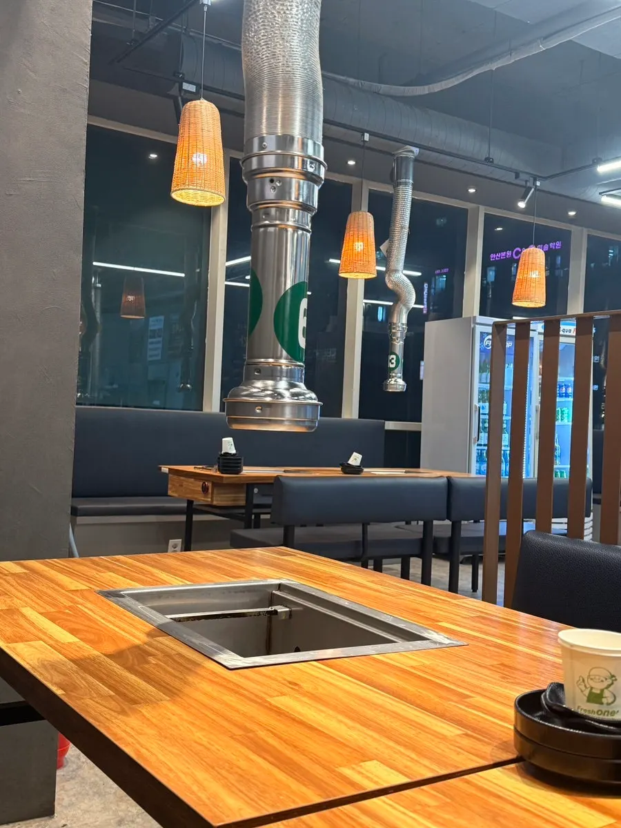 Seating mostly arranged for four people at the eel all-you-can-eat restaurant