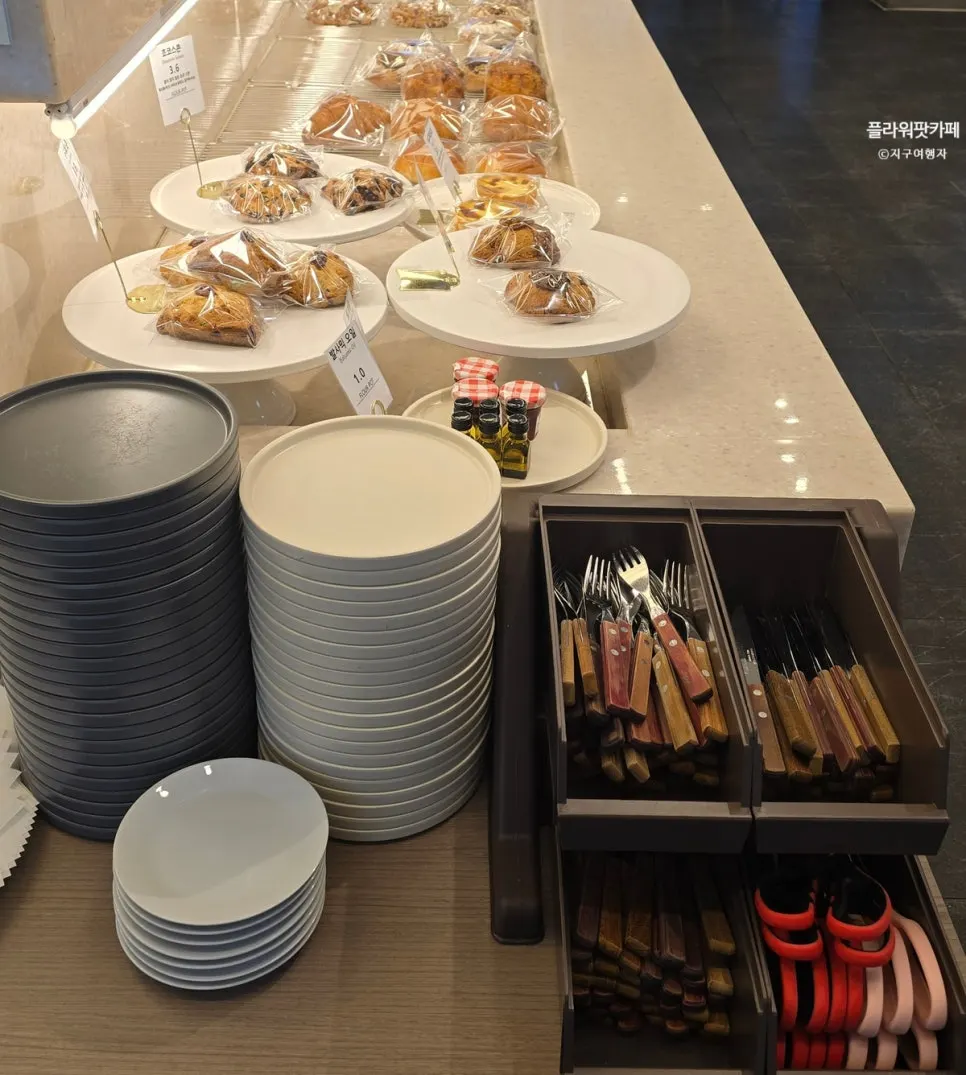 Display of oatmeal cookies and pretzel meringue cookies