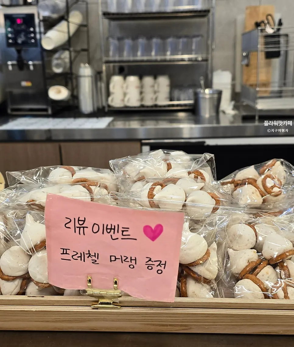 Snowflake bingsu and bingsu set menu sign