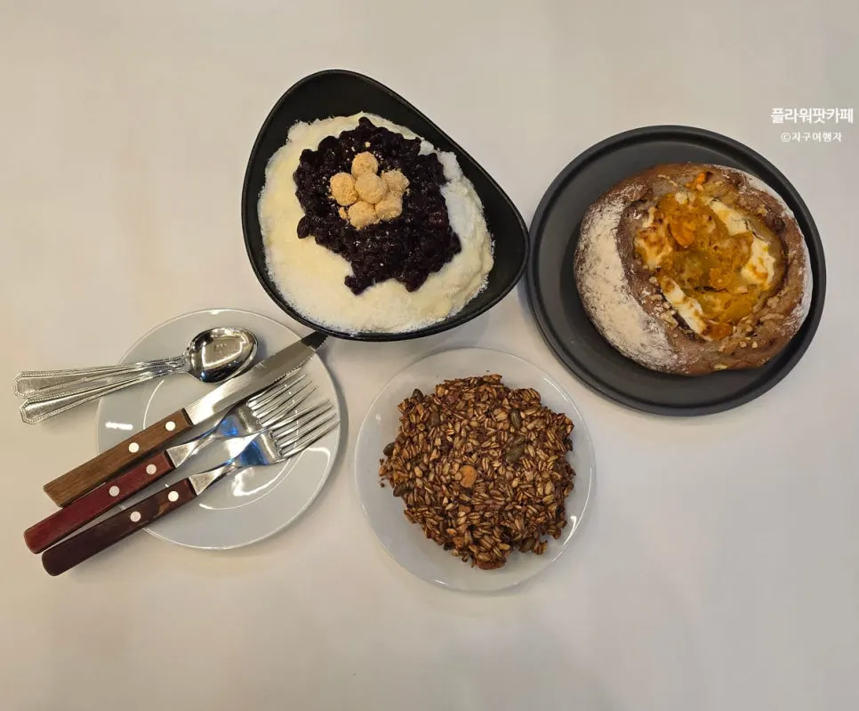 Injeolmi red bean bingsu, bread, and cookies on the table