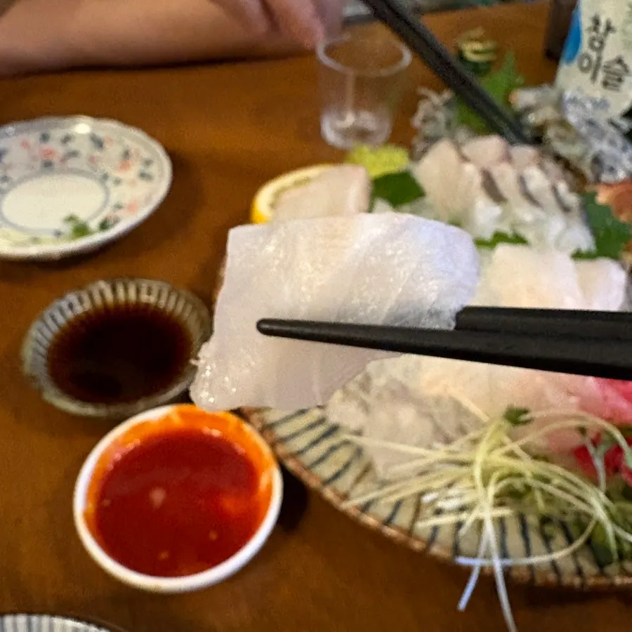 우럭과 농어 숙성회 한 점