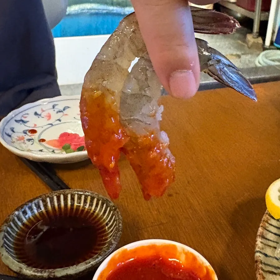 초장에 찍어 먹는 생새우회